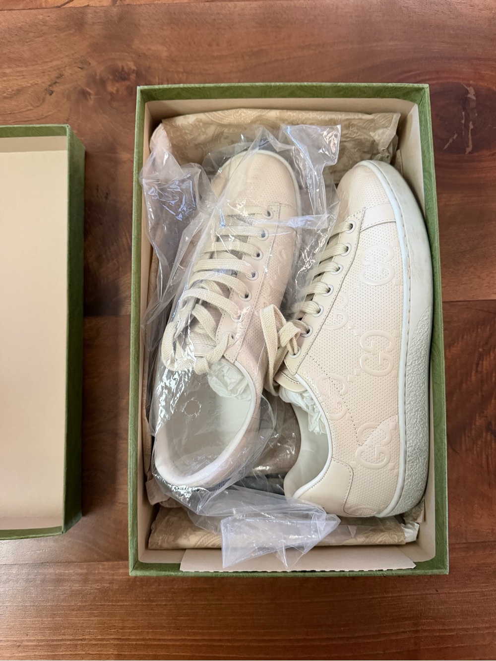 Gucci Ace GG Cream/White Women's Low-Top Leather Sneakers 37